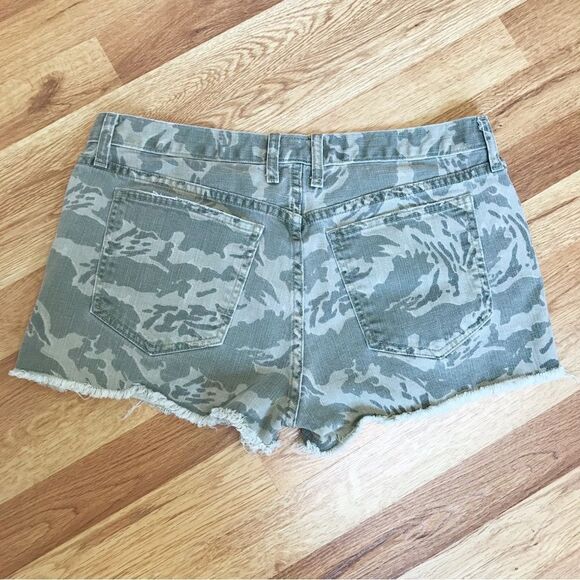 CURRENT/ELLIOTT The Boyfriend Short Cutoffs Broken Camo Print Frayed‎ Sz 28 - Picture 3 of 14